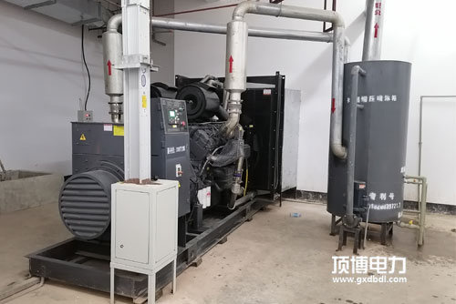 一台300kw康明斯柴油尊龙凯时组出现启动困难状况